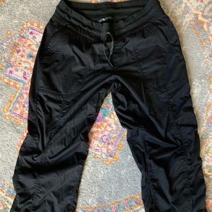 NWOT The North Face Aphrodite Capri pants